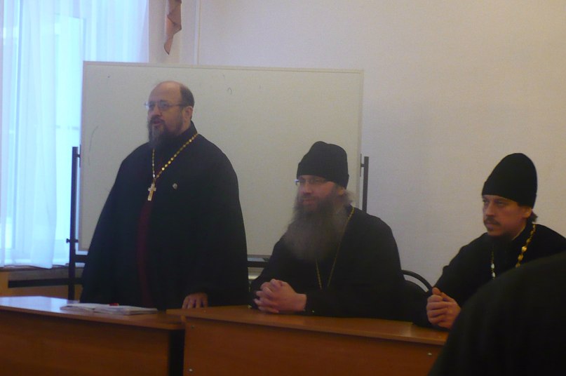 Да вроде солнце и все пишут песни про лето. А я болен тобой и на лето мне фиолетово. - Елисей Маслов